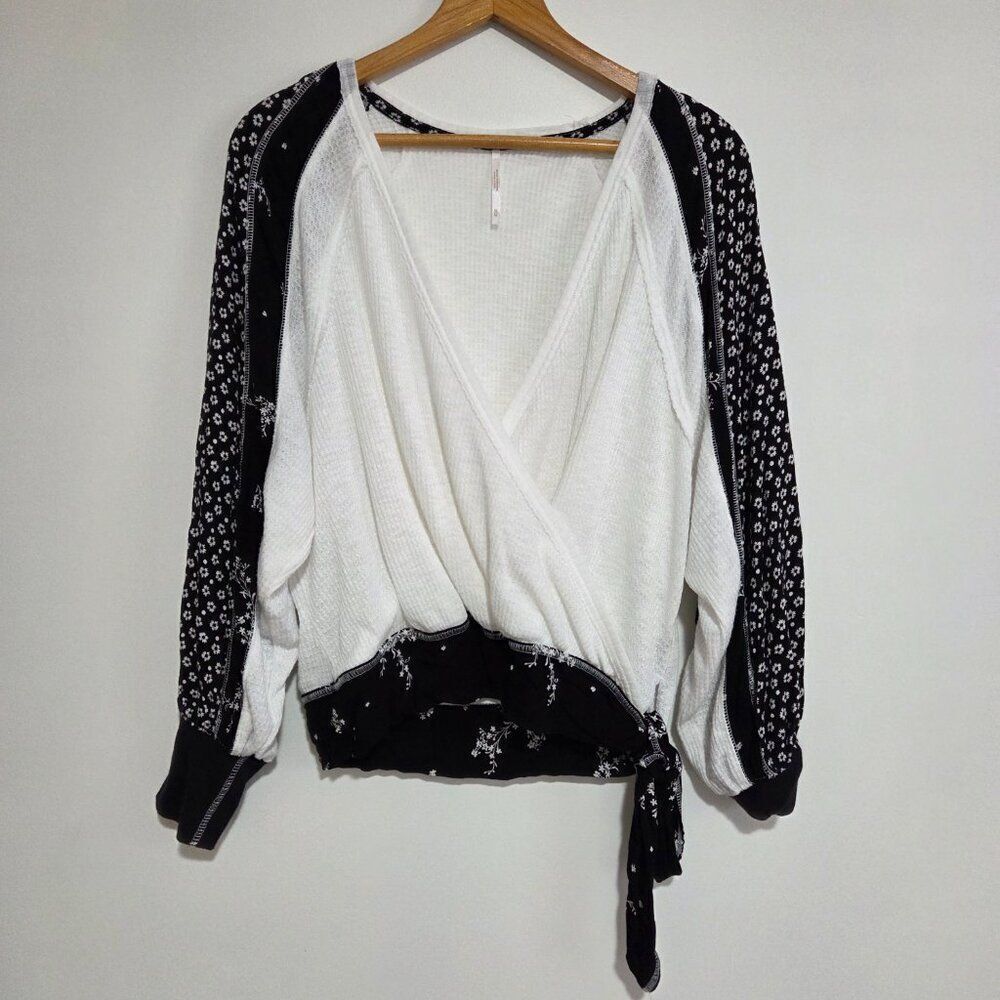 LIKE NEW FREE PEOPLE DEEP SURPLICE V NECK BOHO LONGSLEEVES TOP SIZE MEDIUM
